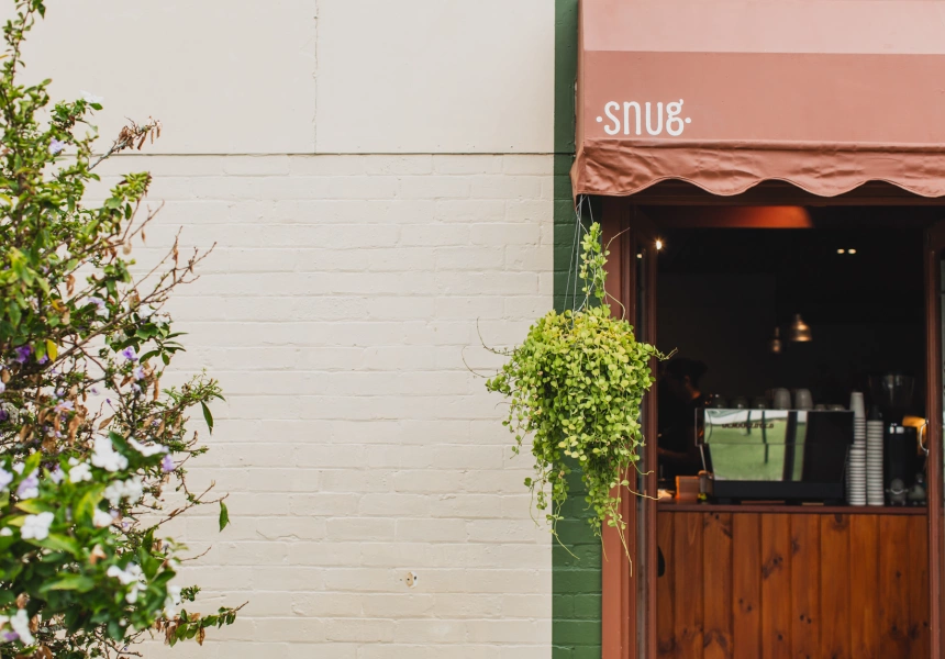 From Flat Whites to Wine Nights: Snug Moonlights as a Relaxed Neighbourhood Bar on Weekends