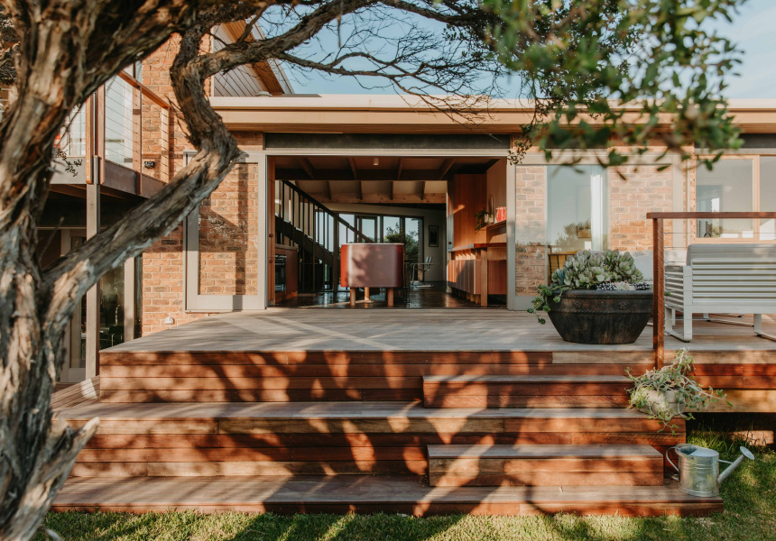 Every Window Is a Picture Window at This Radiantly Renovated ’80s Beach House in the Sand Dunes