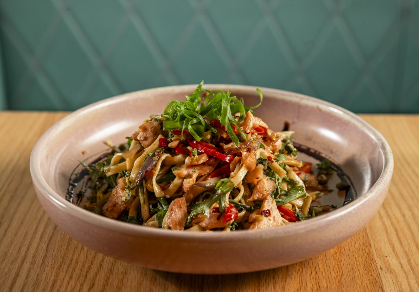 Queens Arms: Salmon & chilli caper linguine
