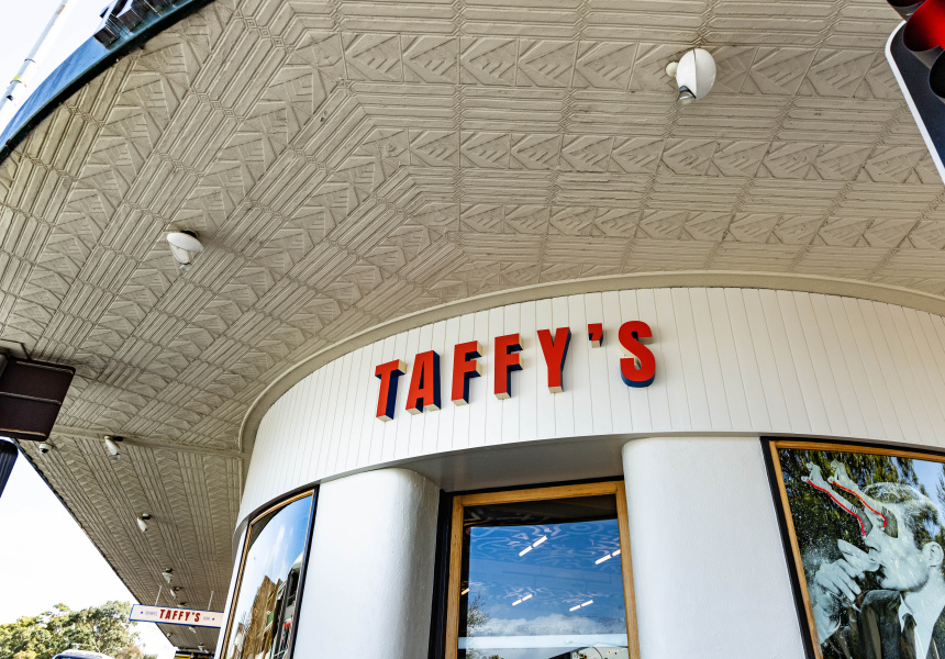 The NewLook Oaks Hotel in Neutral Bay Unveils Its First Venue, Quirky