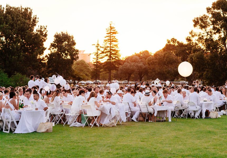 Diner En Blanc 2014: A Gallery Of A Dinner In All White - Broadsheet Sydney