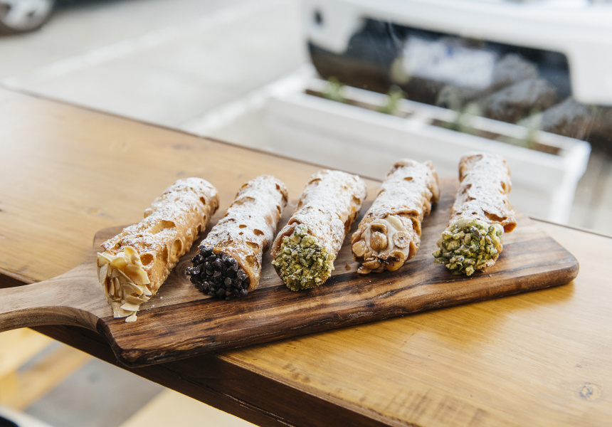 Cannoli Bar