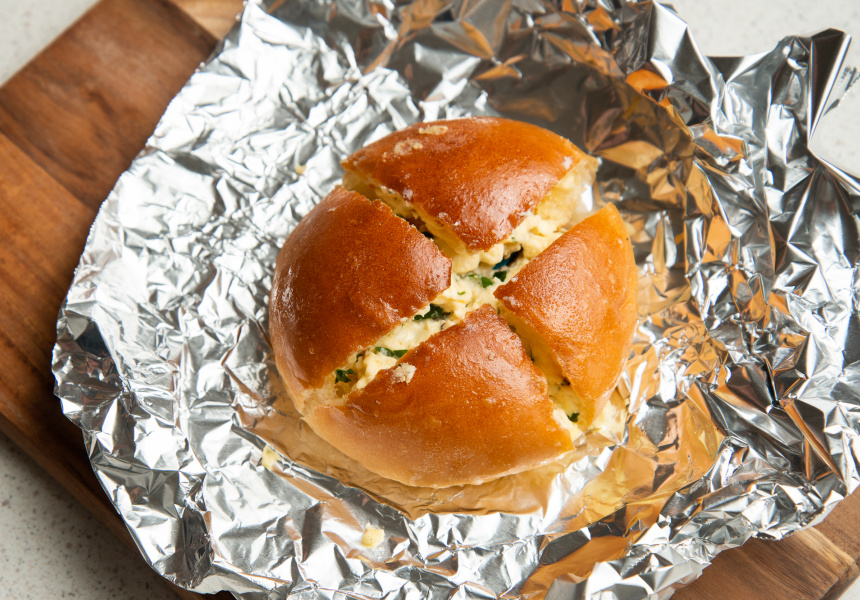 I Can’t Stop Thinking About: Takeaway Pizza’s Pecorino Garlic Bun