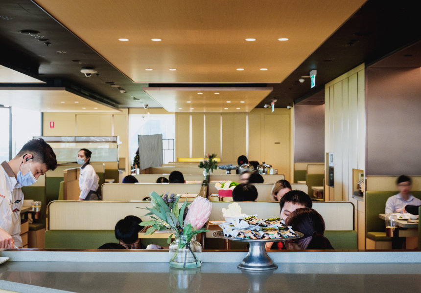 Sichuan Hotpot Giant Haidilao Opens in Darling Square With Free Manicures and Robot Waiters