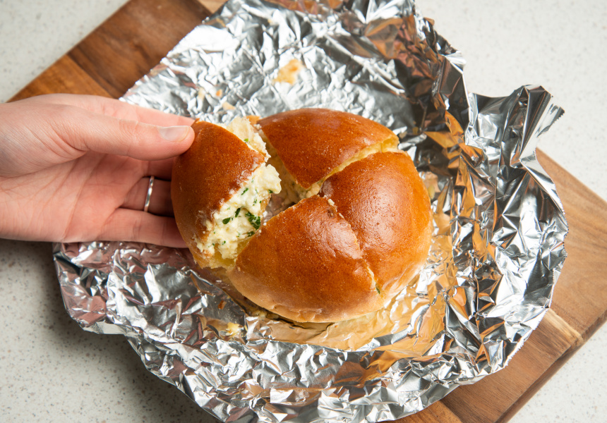 I Can’t Stop Thinking About: Takeaway Pizza’s Pecorino Garlic Bun