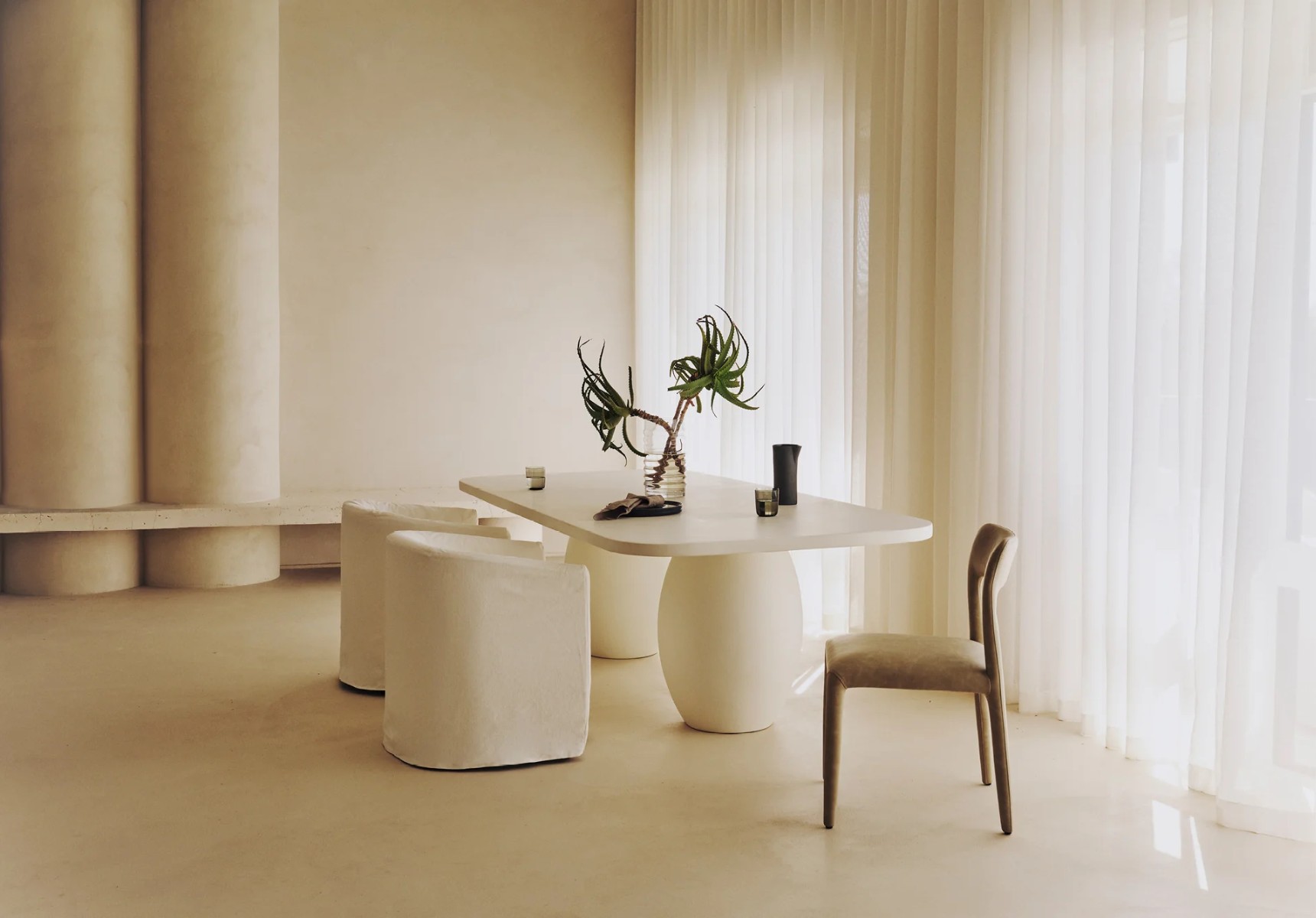 Olay rectangular dining table