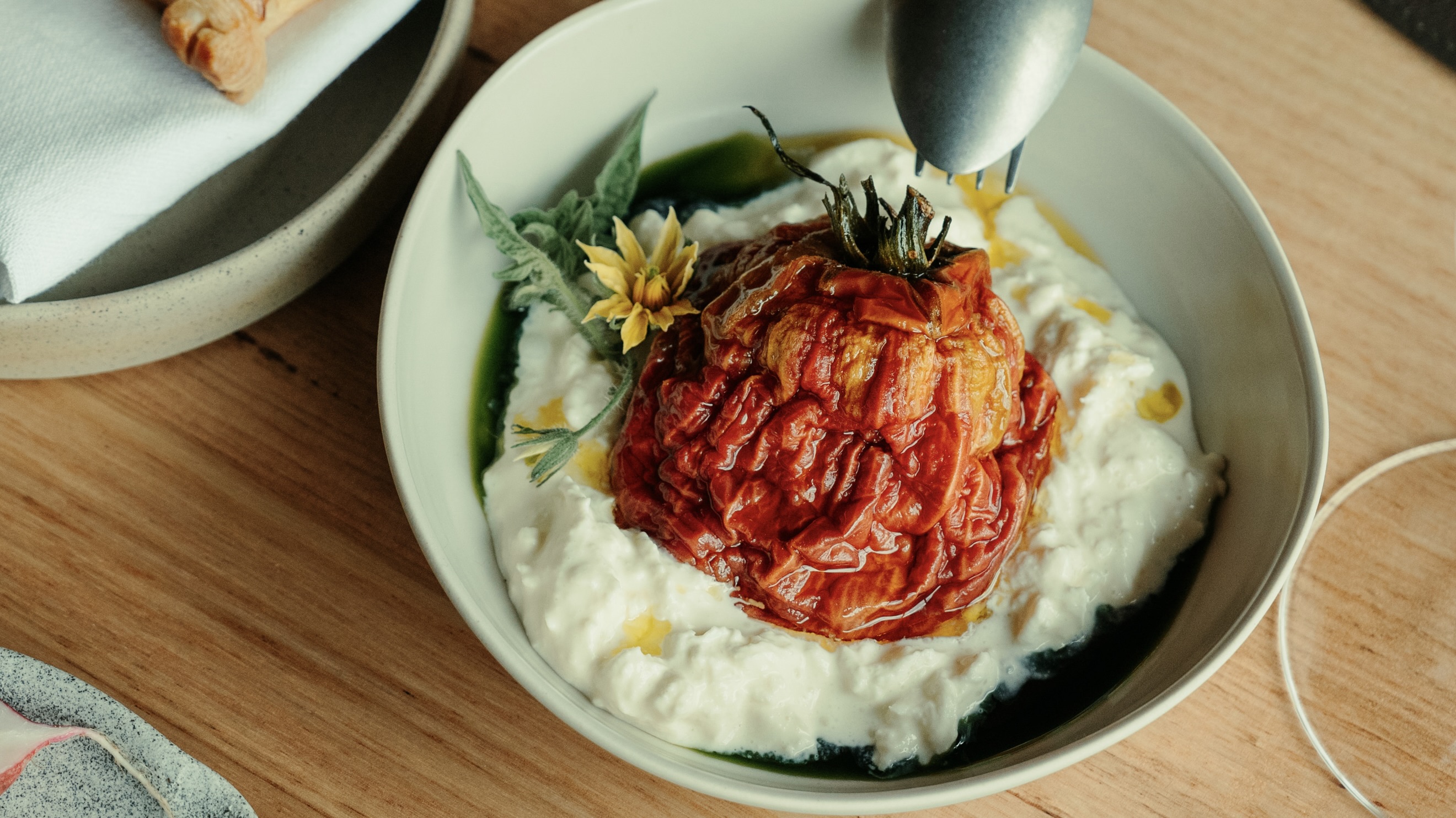 Dried heirloom tomato, smoked stracciatella, tomato leaf oil. Photo: Courtesy of Barragunda Dining / Arianna Leggiero