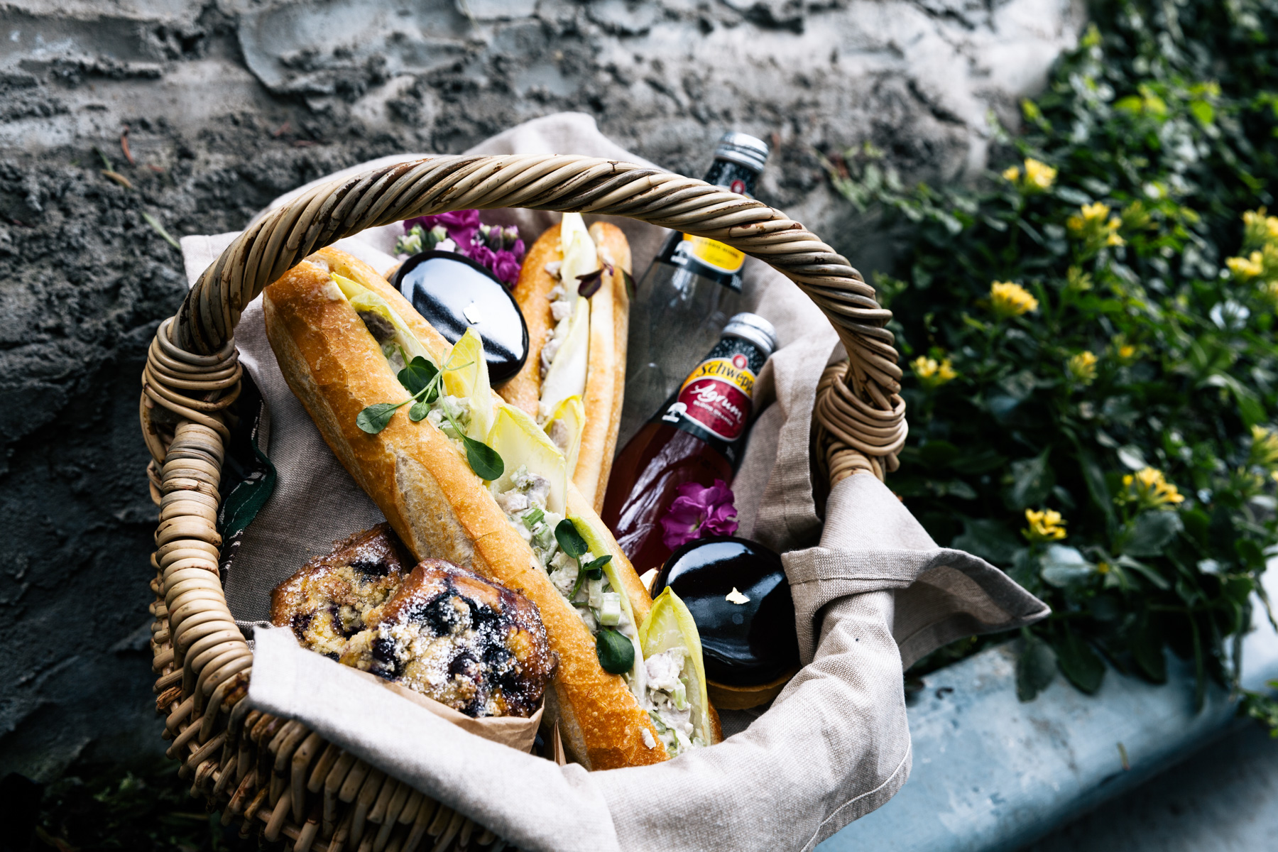 A Chez Dré Guide to Packing Your Picnic Hamper