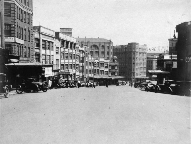 Date taken: c1930s. 
Looking SW along Wentworth Ave towards Goulburn Street. Photo Courtesy of City of Sydney Archives
