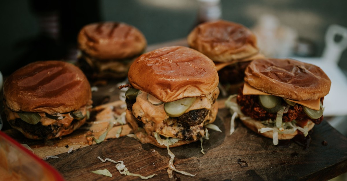 Juicy Buns Burgers is Popping Up at The Bird