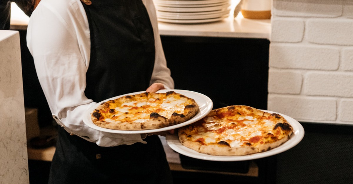 A Very Cosy Woodfired Pizza Bar for Strathmore