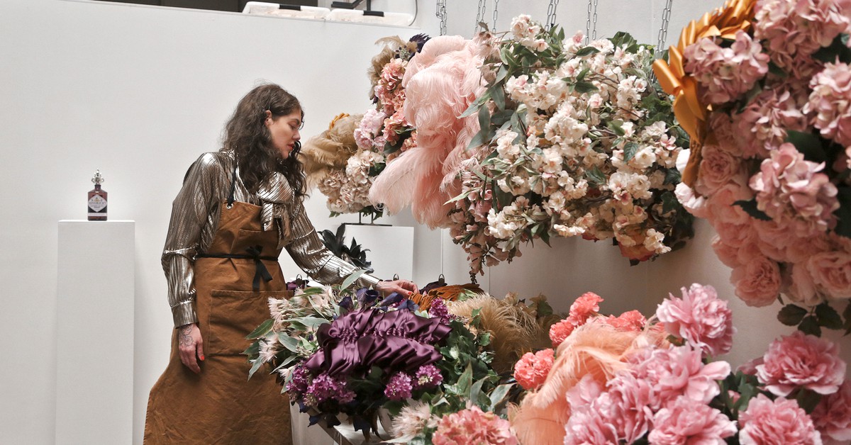Floral Artist Dr Lisa Cooper Shares Her Tips For Styling Your Own Bouquets