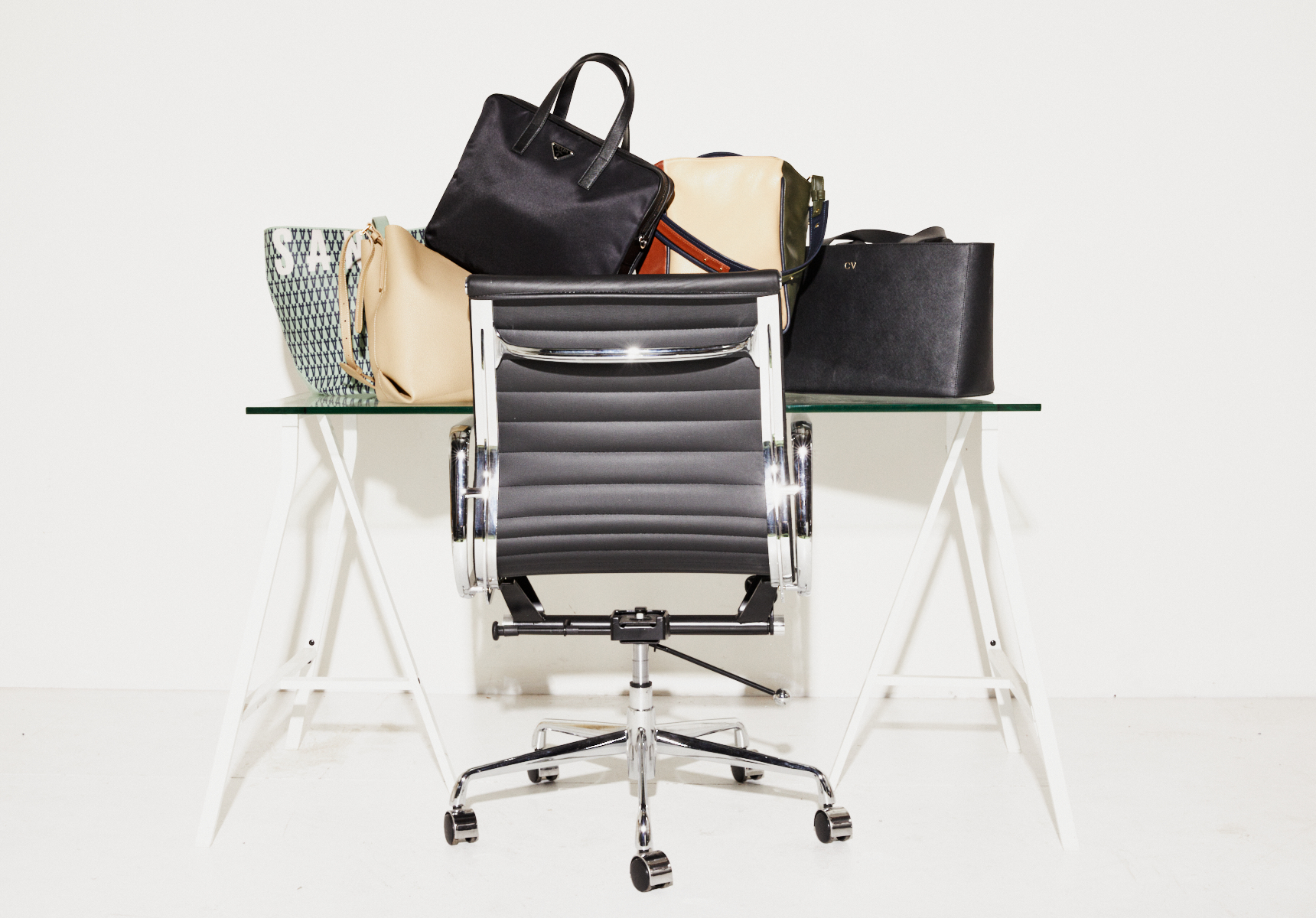 A Guide to The Best Women's Work Bags (That You Can Actually Fit a