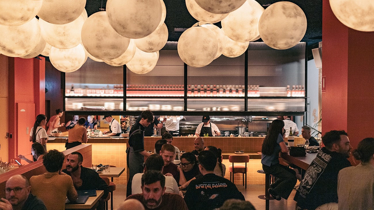 Island Radio, Redfern | Photo: Yusuke Oba